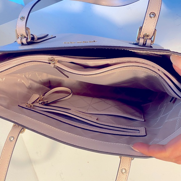 Michael Kors Voyager Jet Set Travel Shoulder Tote - Picture 6 of 8